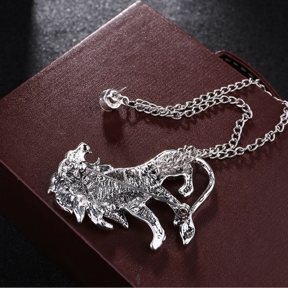 Crystal Lion Brooch Animal Tassel Chain Lapel Pins For Men - Picture 4 of 5